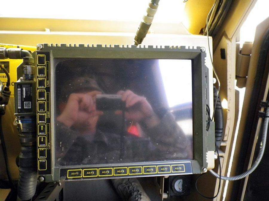 Детали интерьера Oshkosh M-ATV 2009 года  (фото 272 из 676)